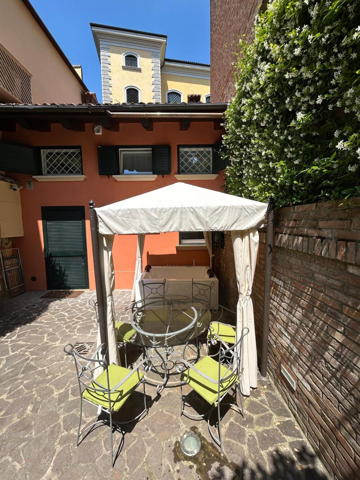 Isaia Garden -Private Garden Spa Bath Bolognarooms Eksteriør bilde